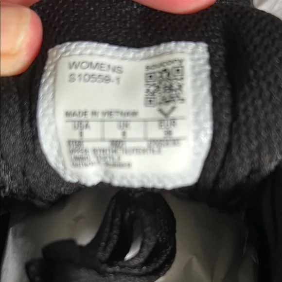 Saucony Black and White Athletic Shoes with Mesh Upper - Picture 4 of 4